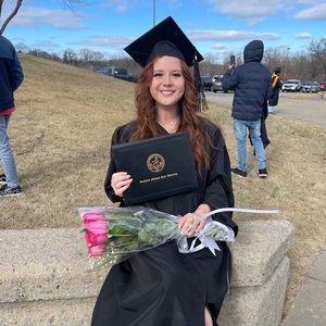 Meet your Posher, Alicia